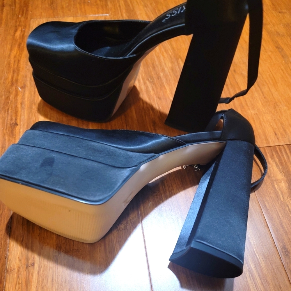 Platform shoes from "wetkiss"
